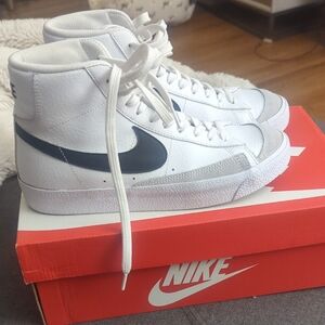 Nike White and Black High-Tops